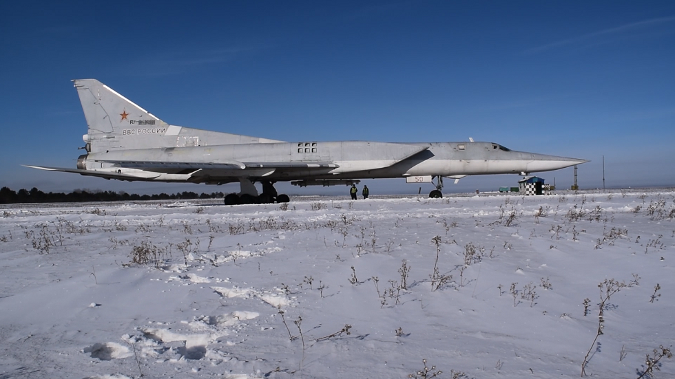 شاهد.. تحليق القاذفة الإستراتيجية 