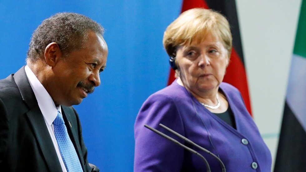 ميركل لحمدوك: الثورة السودانية نموذج ملهم