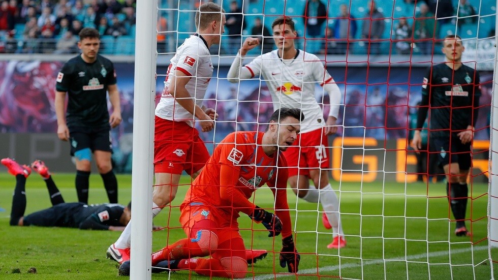 لايبزيغ ينتزع صدارة