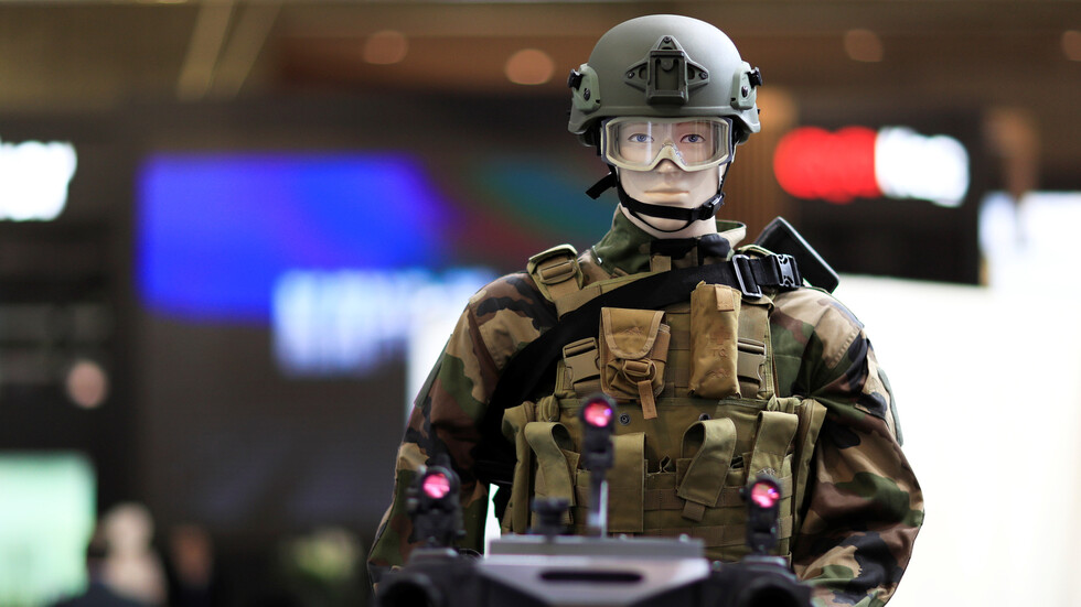 السيسي يفتتح مصانع عسكرية لتصنيع أسلحة في مصر