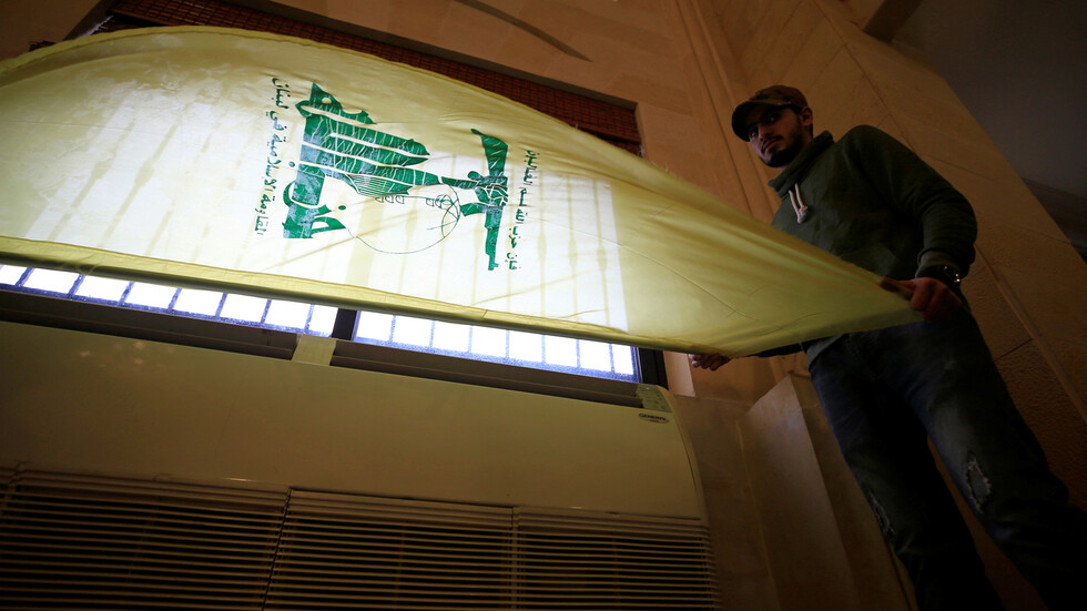 لبناني تجسس على "حزب الله" لصالح إسرائيل يطالبها بانقاذه من الترحيل إلى وطنه