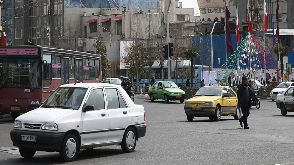 إيران تعطل المدارس والجامعات غرب العاصمة بعد حالتي الوفاة بـ