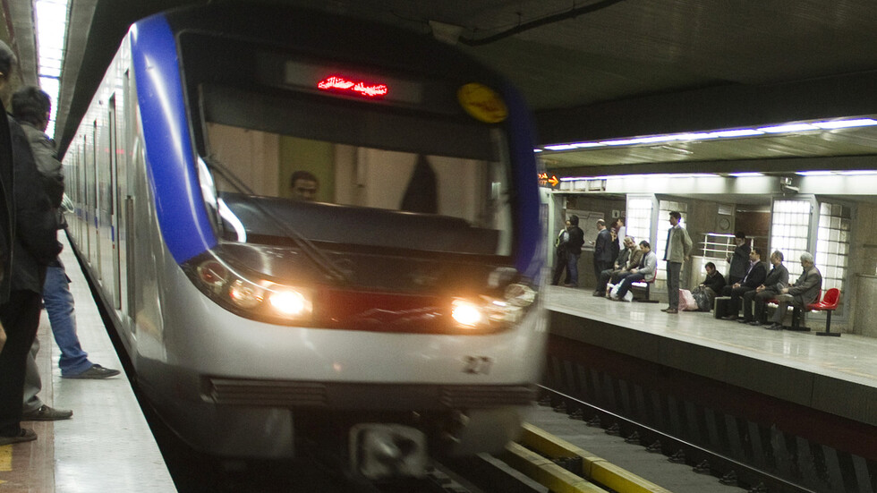 إغلاق محطة مترو في طهران بعد الاشتباه في إصابة سائح بـ