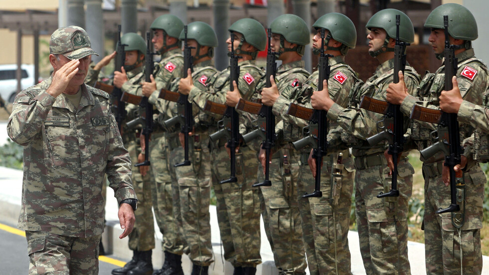 تواجد عسكري تركي رفيع المستوى على الحدود السورية