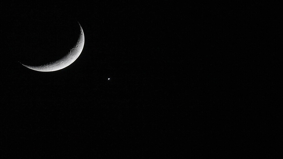 المريخ "يتسلل" خلف الهلال في مشهد مثير للدهشة