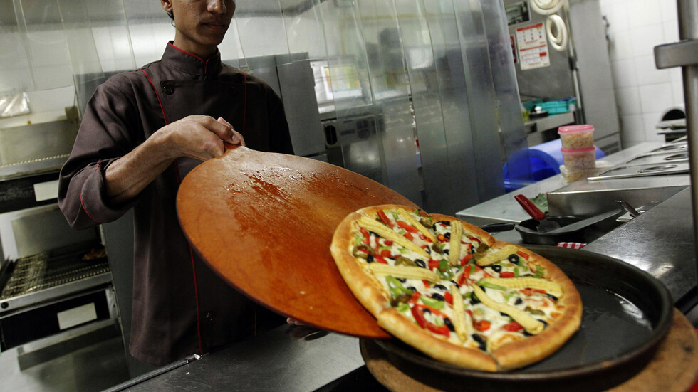 Pizza Hut تدرس خيار الإفلاس وسط الديون الكبيرة والمنافسة الشرسة