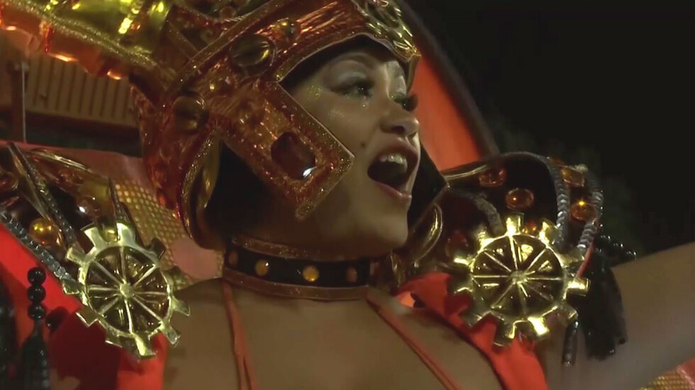 بالفيديو.. مسيرة السامبا في كرنفال البرازيل