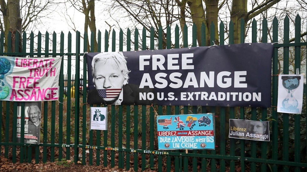 محام: مؤسس موقع ويكيليكس سينتحر في حال سلم لأمريكا