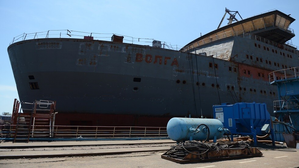 بناء حاملتي المروحيات الروسيتين ينطلق مطلع مايو المقبل