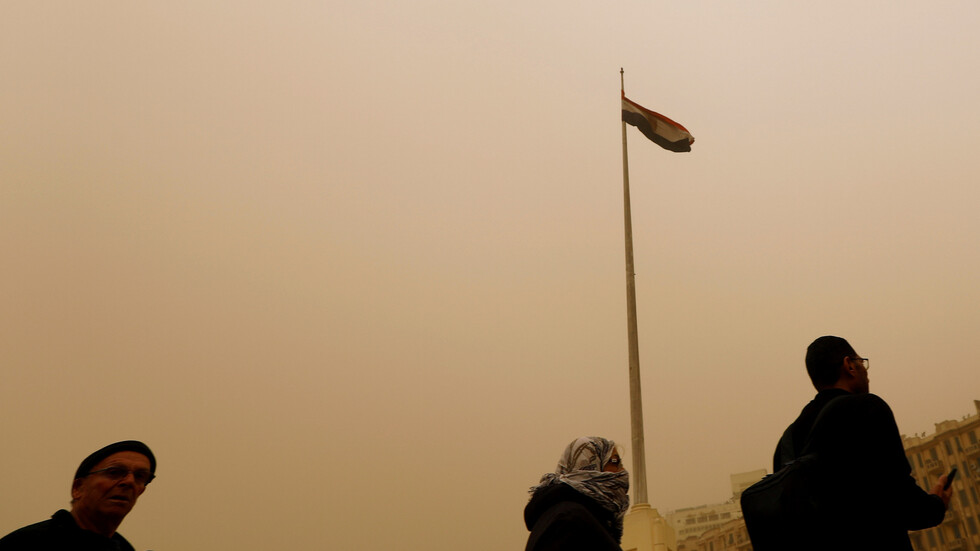 مصر.. السلطات تحذر من اضطرابات جوية شديدة