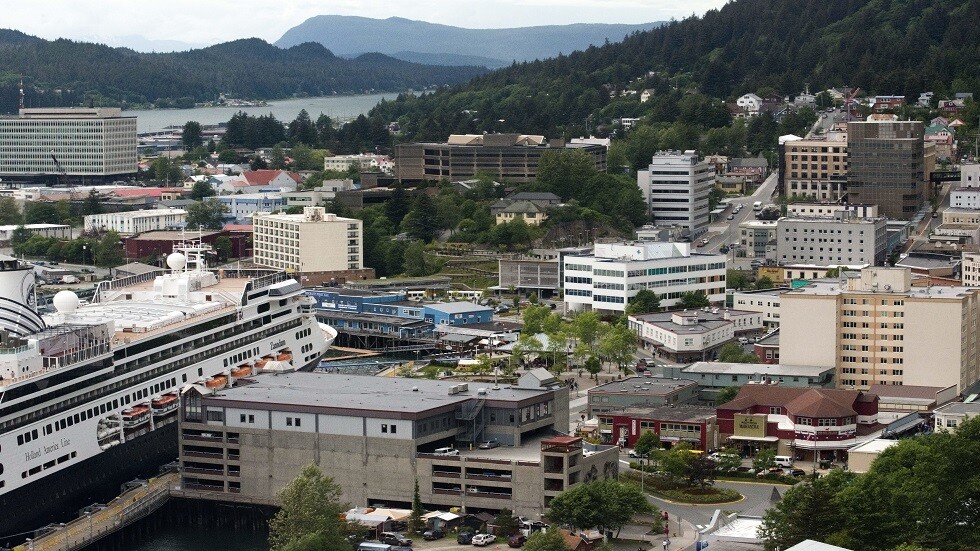 ما سبب تلوث الهواء فوق ألاسكا؟