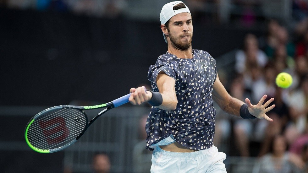 الروسي خاتشانوف يتأهل إلى ربع نهائي بطولة دبي