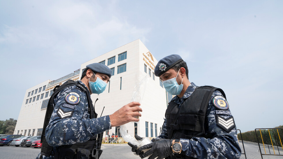 الكويت تستقدم فريقا طبيا عالميا 