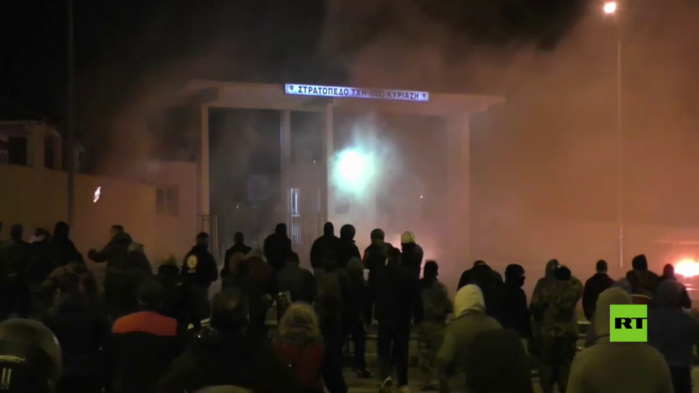 احتجاجات في ليسبوس اليونانية ضد بناء مخيم جديد للاجئين