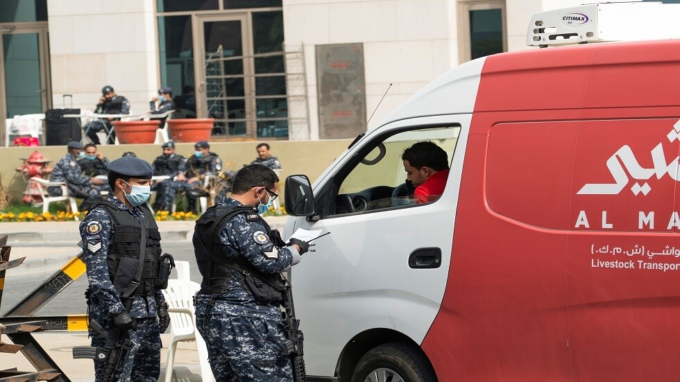 كورونا.. تعليق الدراسة بالكليات والمدارس العسكرية في الكويت