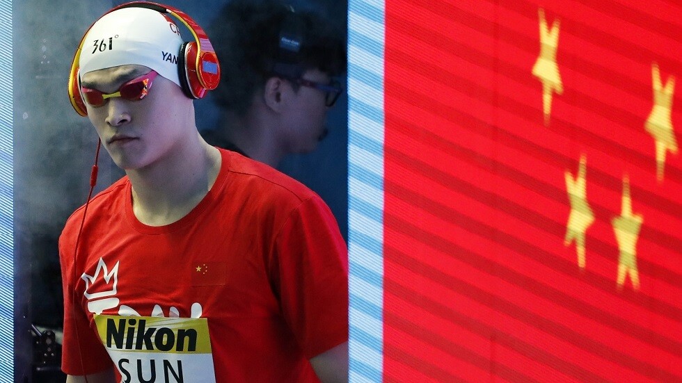 إيقاف بطل أولمبي صيني في السباحة لمدة 8 أعوام