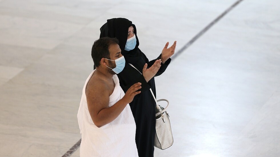 السعودية تعلق دخول مواطني دول مجلس التعاون إلى مكة المكرمة والمدينة المنورة