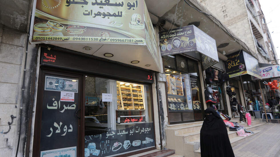 هل تصمد العملات العربية أمام فيروس كورونا؟