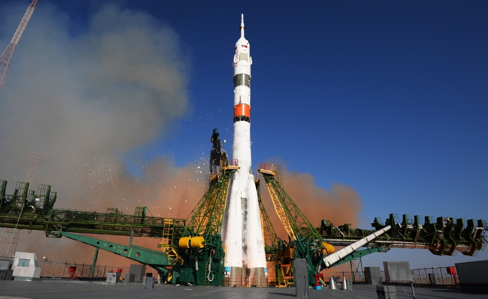 روسيا ترسل روادا جددا إلى الفضاء