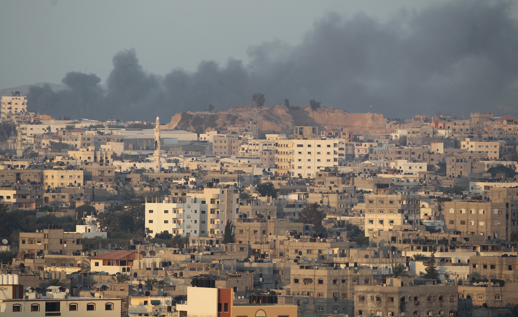 الجيش الإسرائيلي يقصف موقعا جنوب قطاع غزة