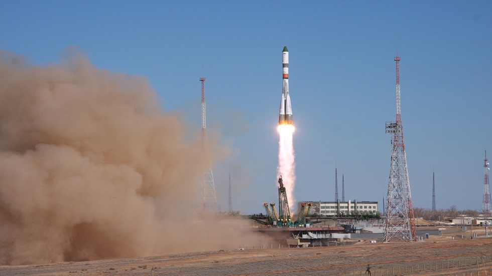 صاروخ روسي يحمل قمرا فرنسيا إلى الفضاء