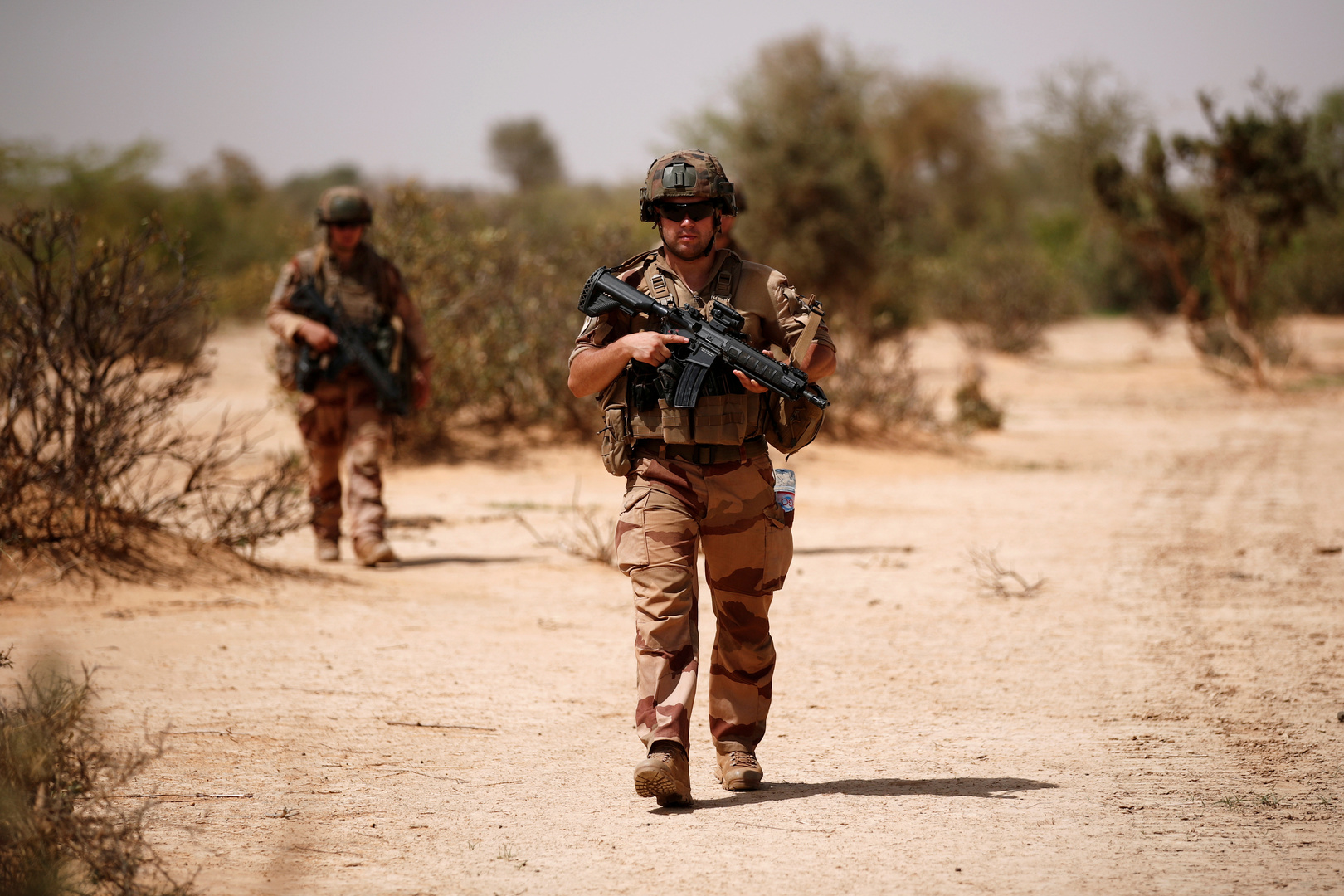 الجيش الفرنسي: مقتل أكثر من 30 متشددا إسلاميا في مالي خلال 3 عمليات منفصلة يومي الخميس والجمعة