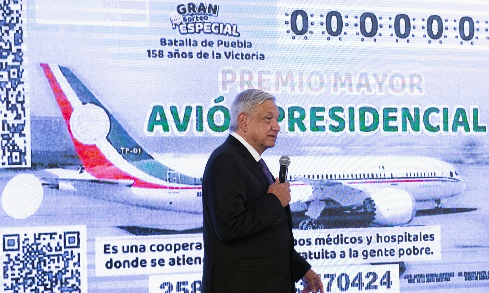 الرئيس المكسيكي يوضح مسألة عرض طائرته للبيع في اليانصيب
