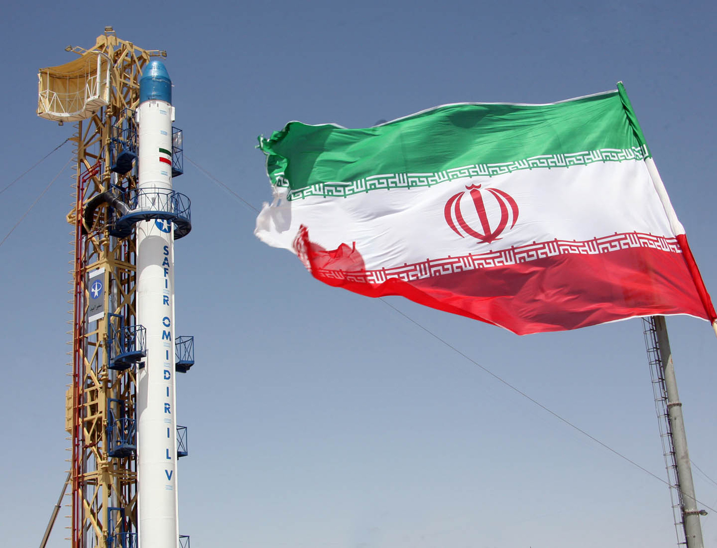 إيران ترجئ للمرة الثانية إطلاق قمرها الصناعي 
