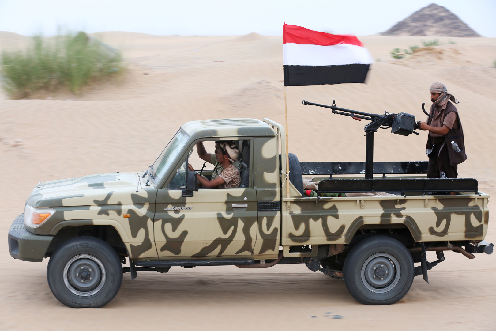 الجيش اليمني يعلن إسقاط طائرة مسيرة 