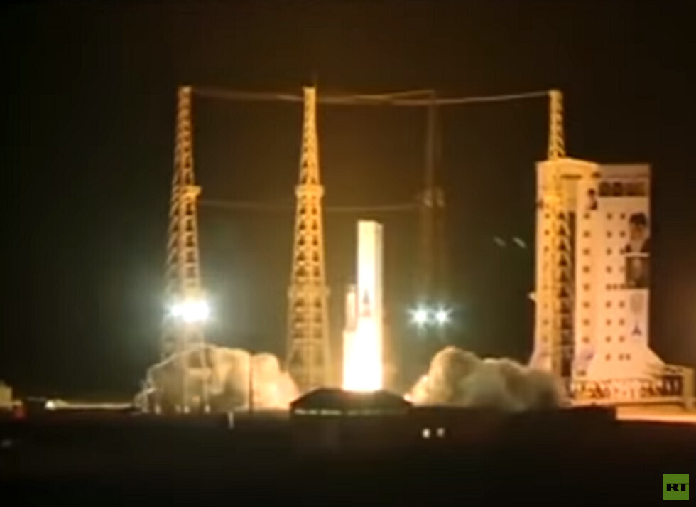 نشطاء ينشرون صورا لحطام القمر الصناعي الإيراني والصاروخ الحامل له