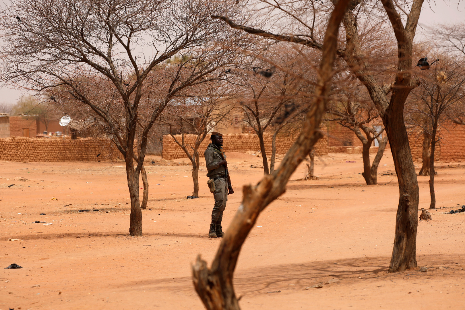 Буркина фасо ливия. Пустыня Сахель опасность. Armed Attack on a Village in Burkina Faso.