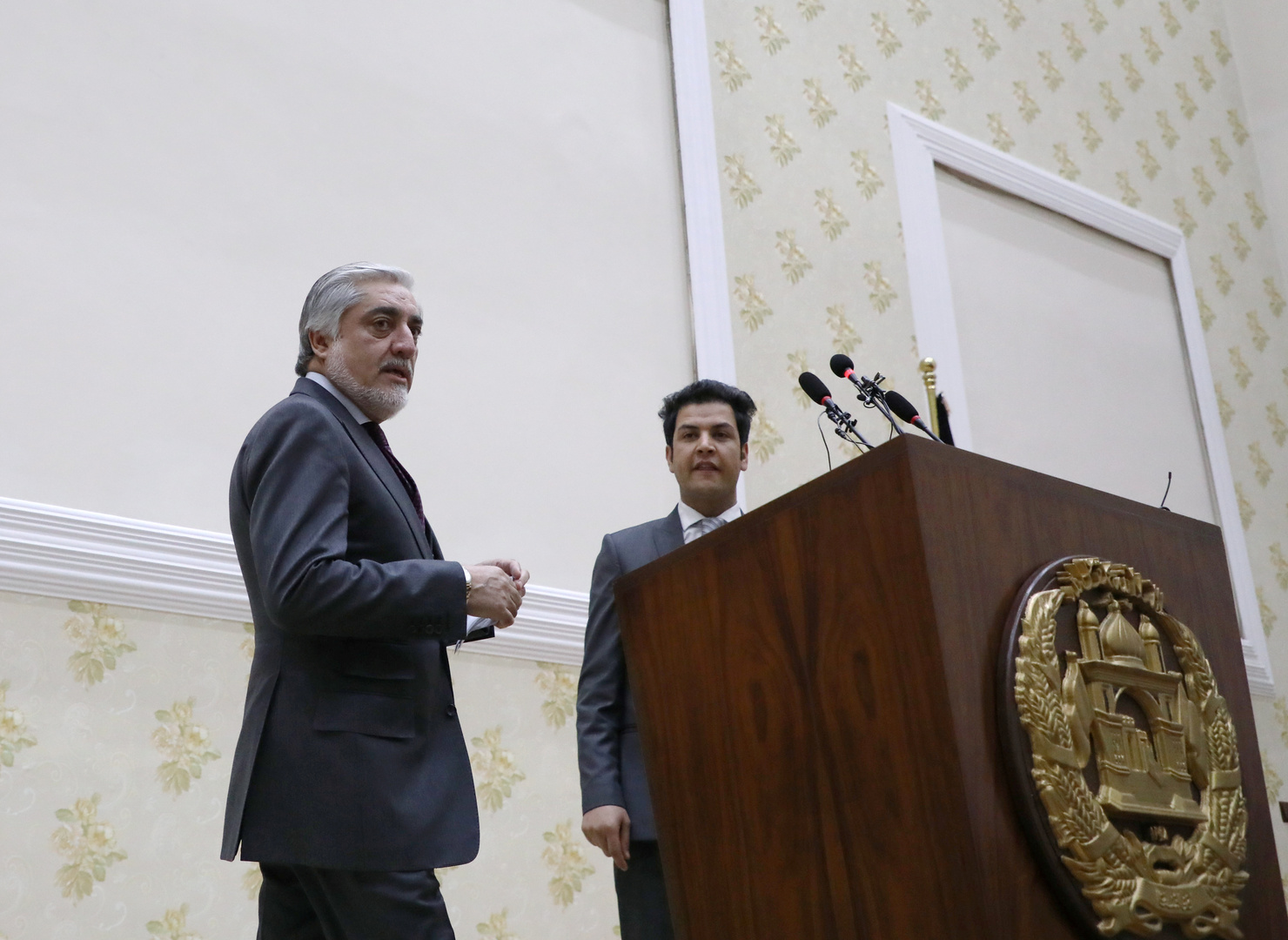 عبد الله يعلن فوزه في الانتخابات الرئاسية الأفغانية وتشكيل حكومة موازية