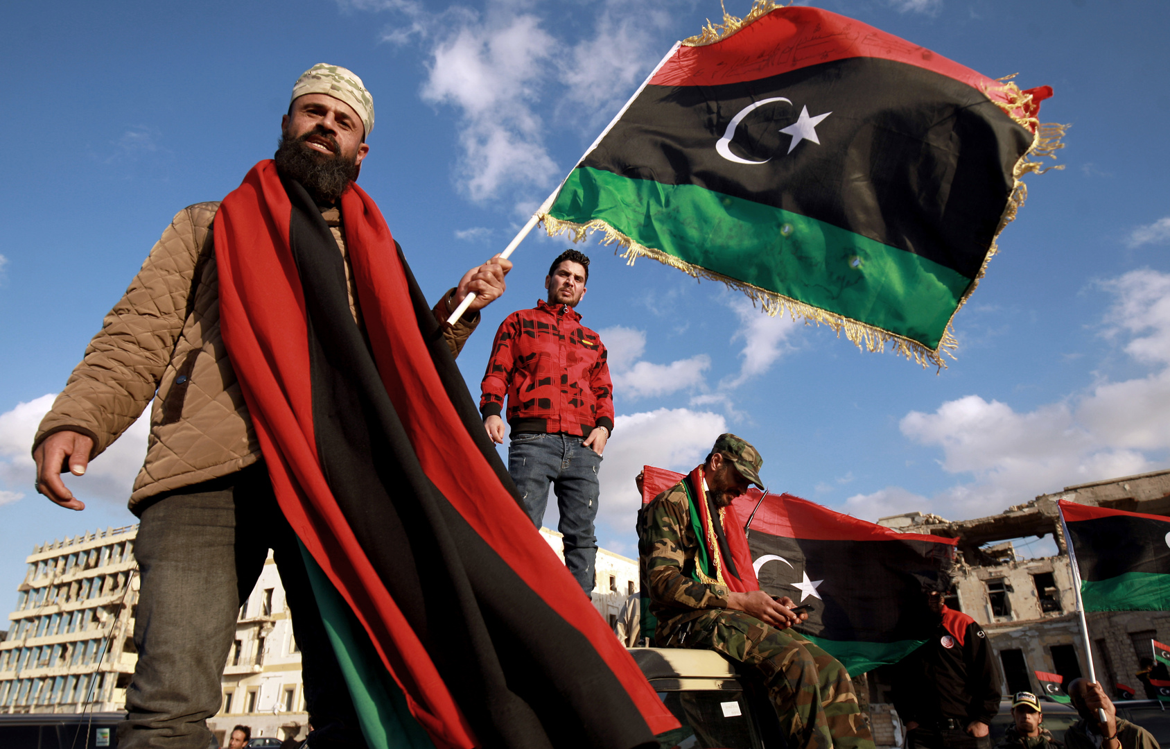 في ليبيا يفاضلون بين الحرب والسلام