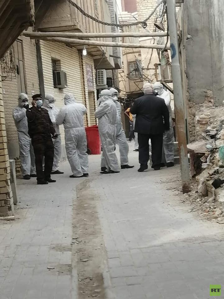 الفرق الطبية العراقية تفحص طلاب الحوزة العلمية بعد اكتشاف إصابة بكورونا (صور)