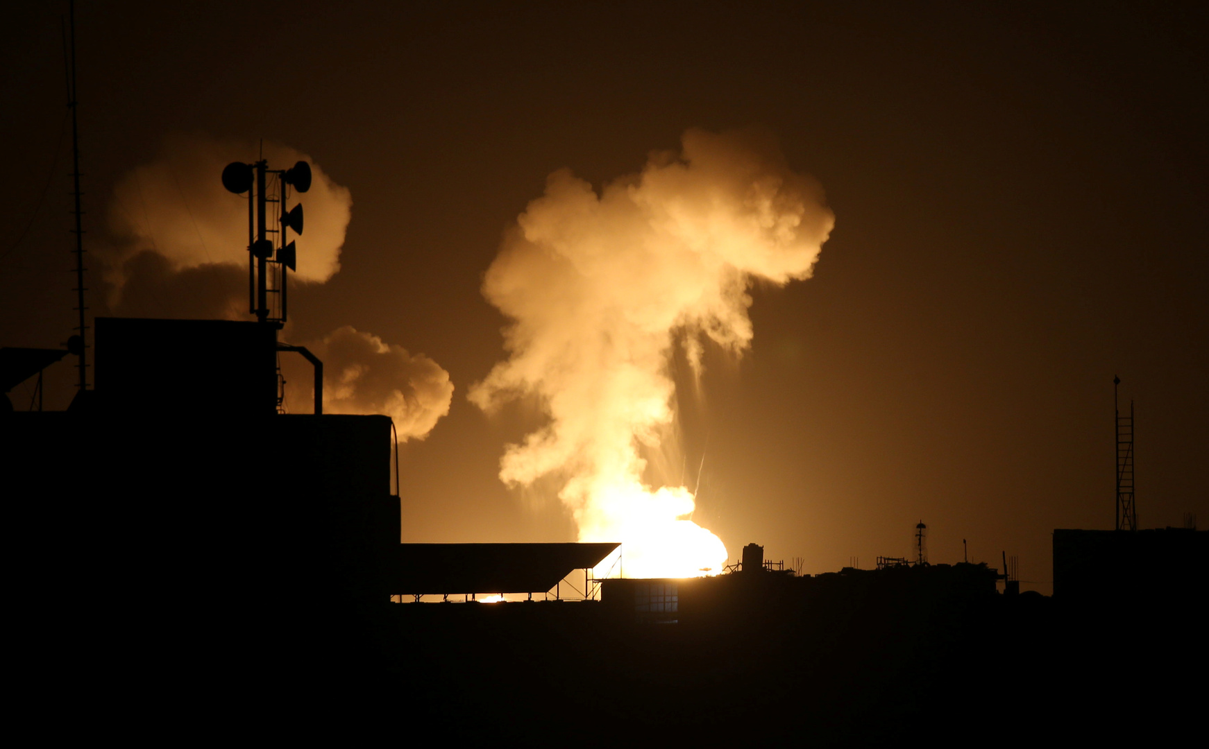 موجة ضربات إسرائيلية جديدة على قطاع غزة