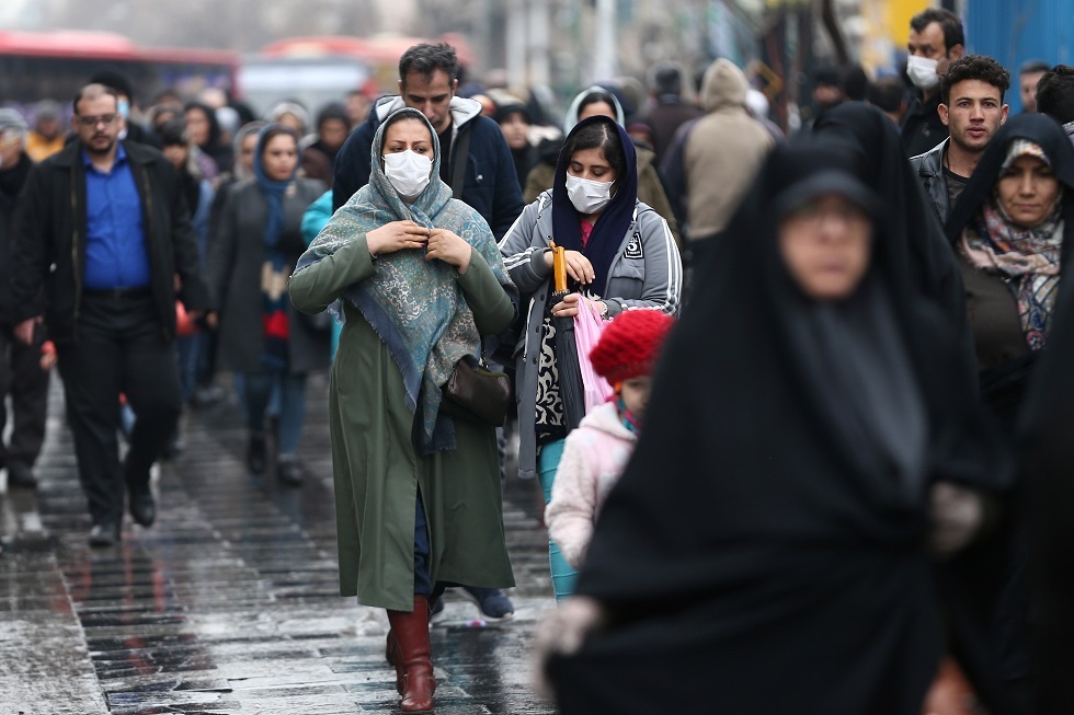 الصحة الإيرانية تدعو المواطنين إلى البقاء في منازلهم مع انتشار فيروس 