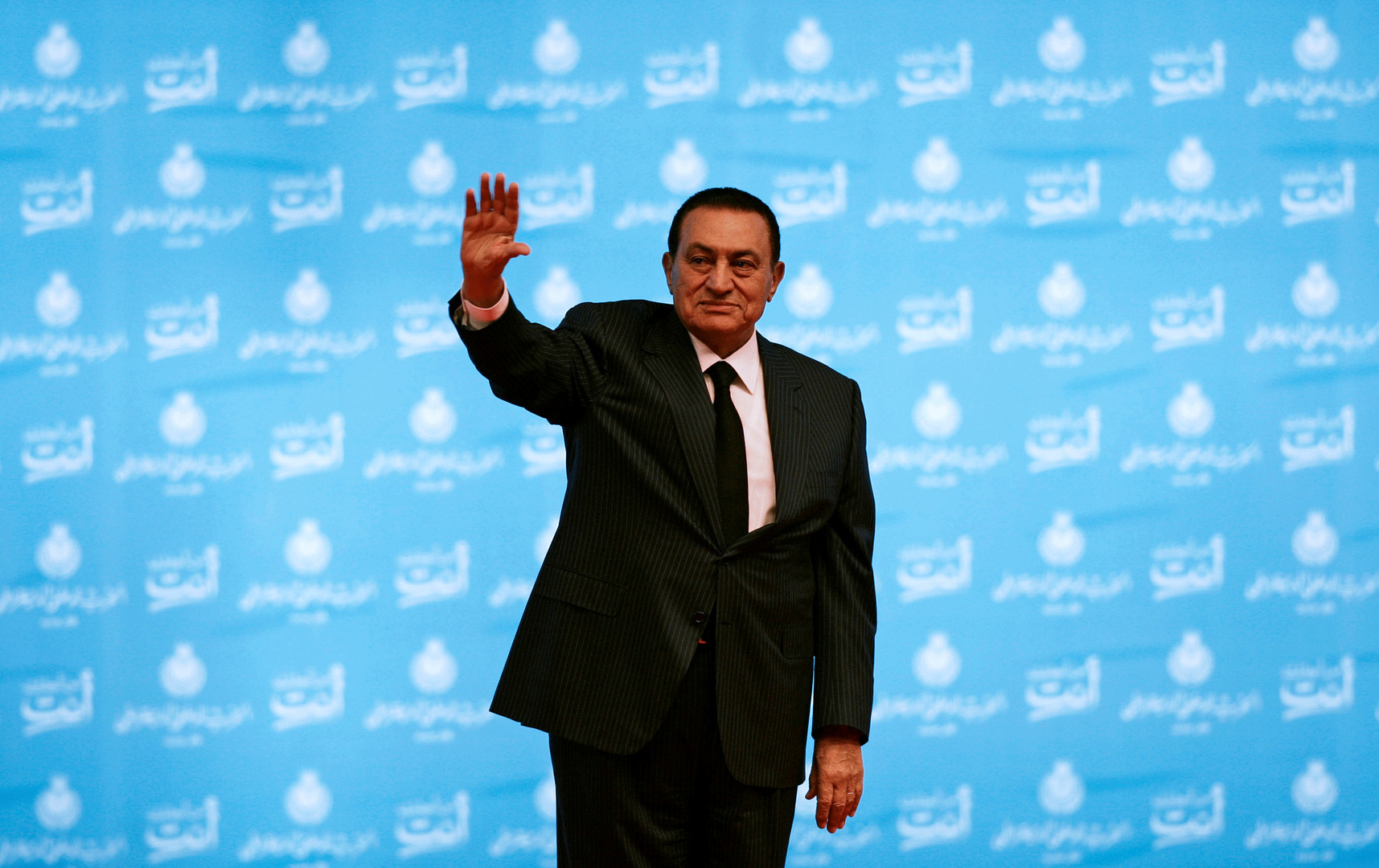 الكشف عن سبب وفاة الرئيس المصري الراحل حسني مبارك واللحظات الأخيرة في حياته