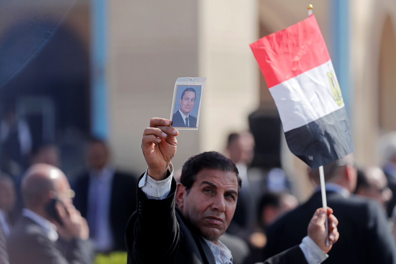 مصر.. مواطن ينتحر بسبب وفاة حسني مبارك
