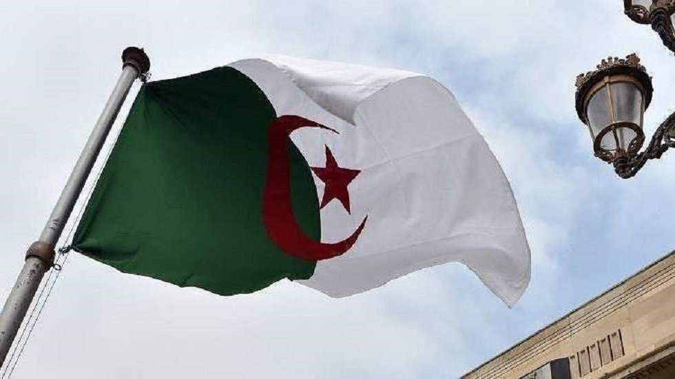 الجزائر.. توقيف شابين أعلنا عن زواجهما عبر فيديو على 