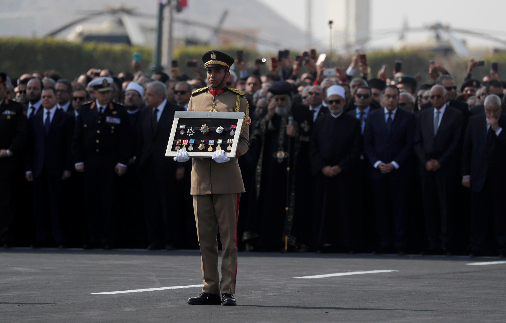 برلماني وإعلامي مصري يكشف سبب غياب المشير طنطاوي عن جنازة مبارك