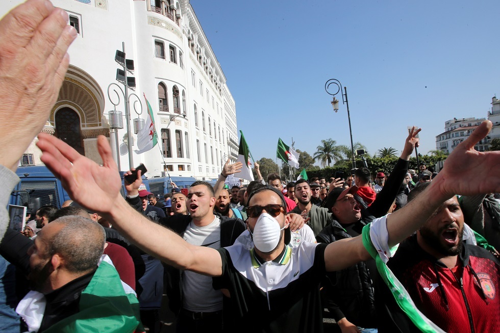 الجزائريون يتظاهرون للأسبوع الـ54 مطالبين بالإصلاحات (فيديو)