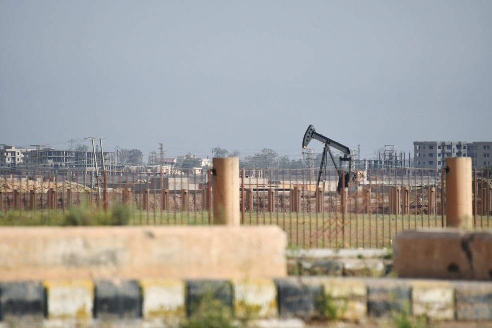 دمشق: الأمريكان يبيعون النفط السوري عبر تركيا