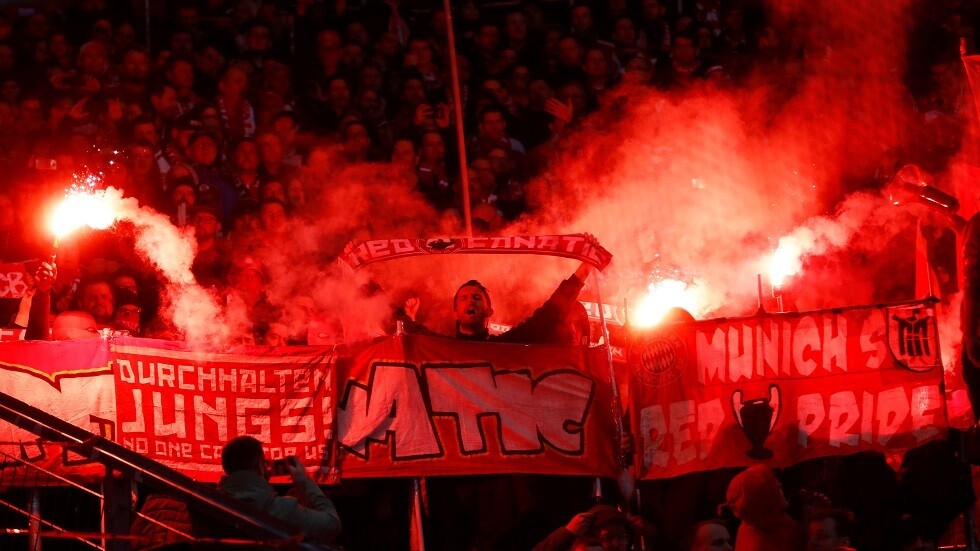 بالفيديو.. لماذا هاجم جمهور البايرن رئيس هوفنهايم؟