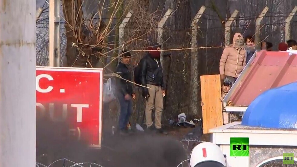 مواجهات عنيفة بين الشرطة اليونانية ومهاجرين قادمين من تركيا