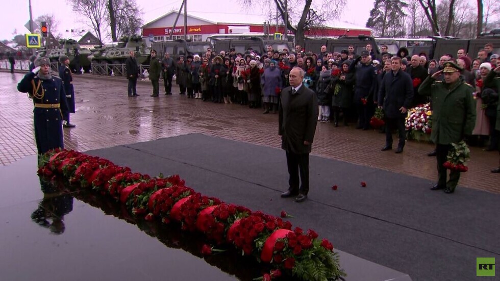بوتين يحيي ذكرى 90 مظليا واجهوا ألفي إرهابي حاصروهم