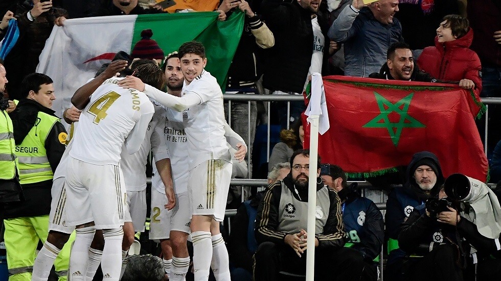 تحت أنظار رونالدو.. ريال مدريد يهزم برشلونة وينتزع صدارة "الليغا" (فيديو)