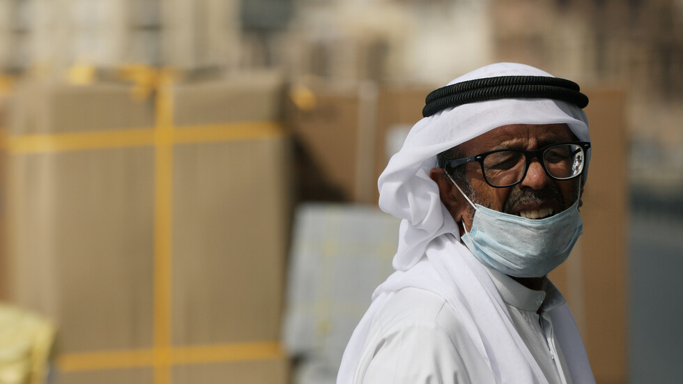 كورونا.. الإمارات تجلي مواطنيها من إيران.. وعمان تغلق منافذها