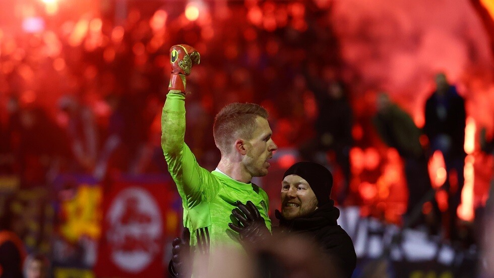 شاهد.. حارس مرمى يتصدى لـ5 ركلات جزاء في مباراة مجنونة