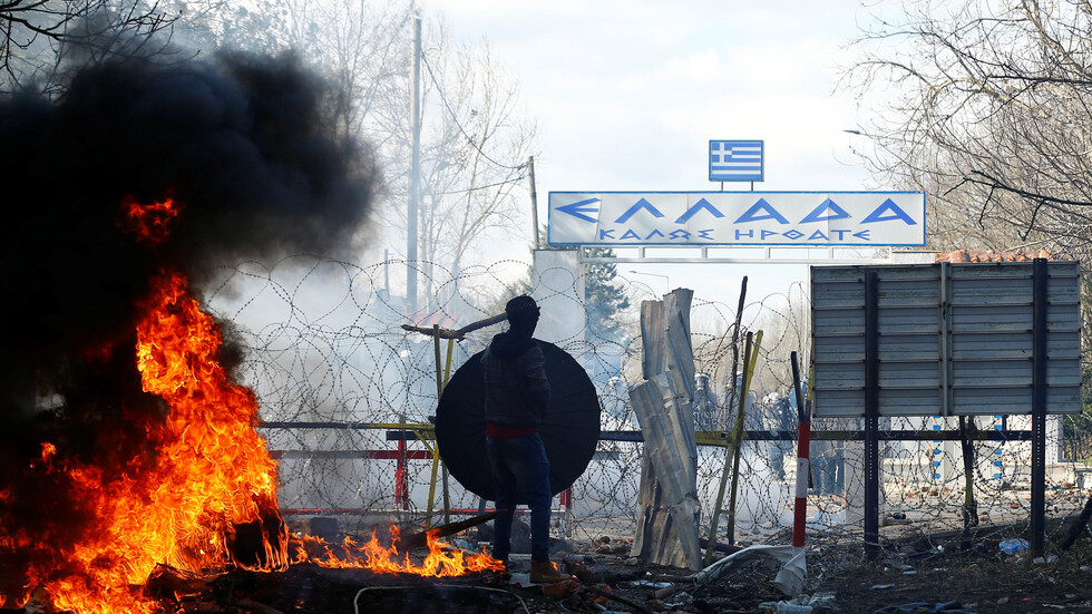 تركيا تتهم اليونان بقتل لاجئ عند الحدود وتتوعدها بالعقاب