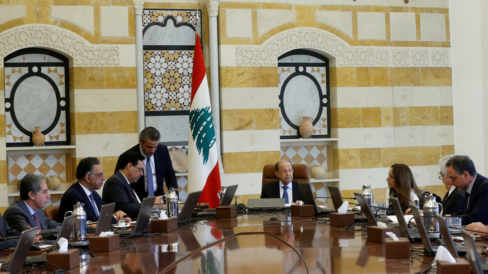 الحكومة اللبنانية تقرر رفع السرية عن المسؤولين